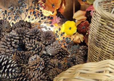 Pinecones and autumn decorations with wicker baskets.