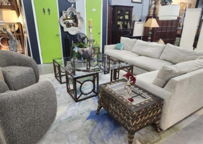 Modern living room with stylish furniture arrangement.