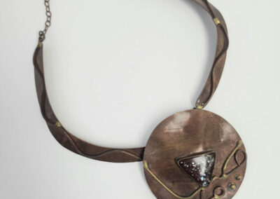 Bronze round pendant necklace with triangular stone